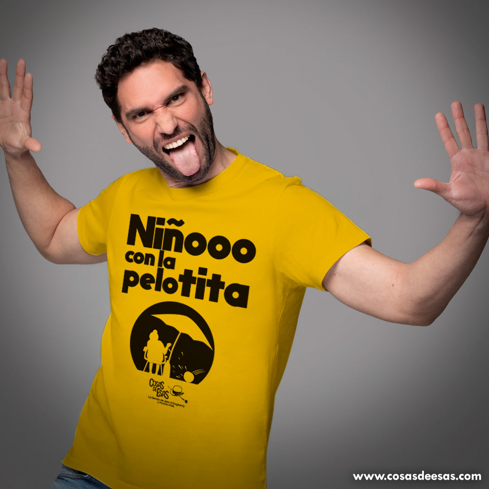 Niñooo con la pelotita Camiseta de hombre