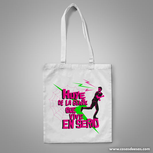 Huye de la gente que vive en serio Tote Bag