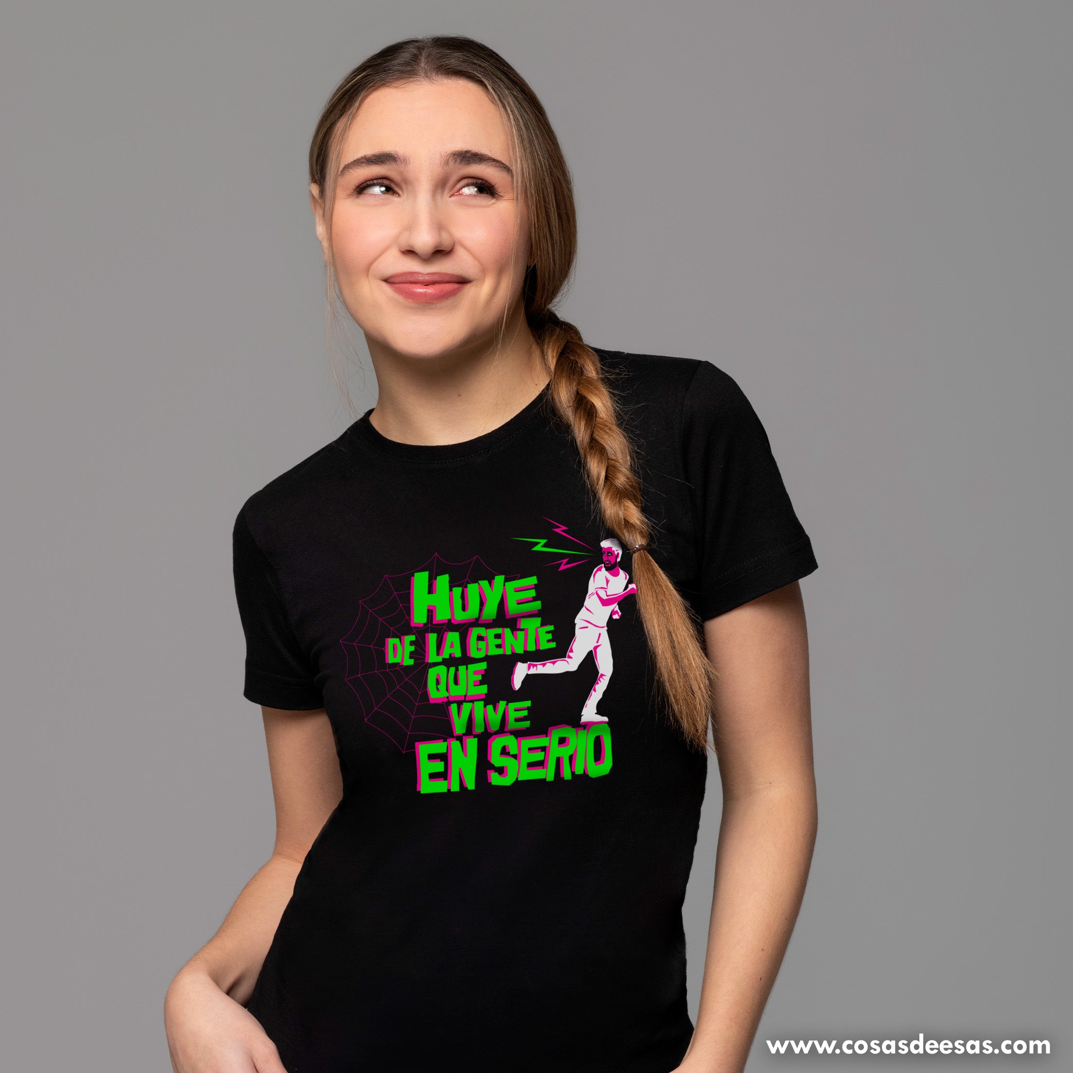 Huye de la gente que vive en serio Camiseta de mujer