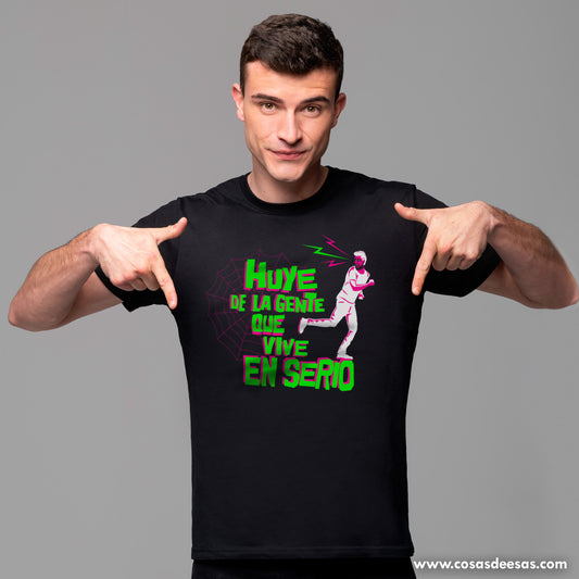 Huye de la gente que vive en serio Camiseta de hombre