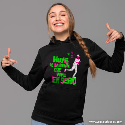 Huye de la gente que vive en serio Hoodie de mujer